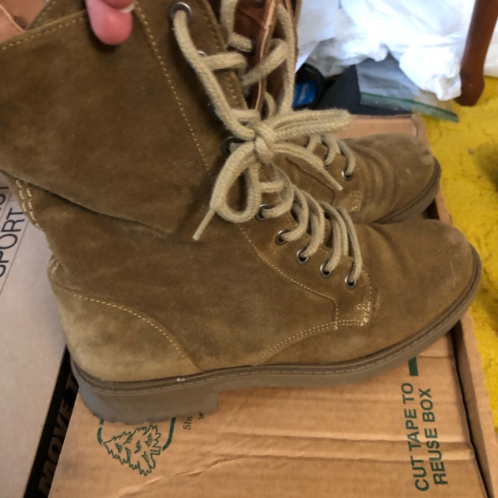 Clarke’s boots - Picture 2 of 4